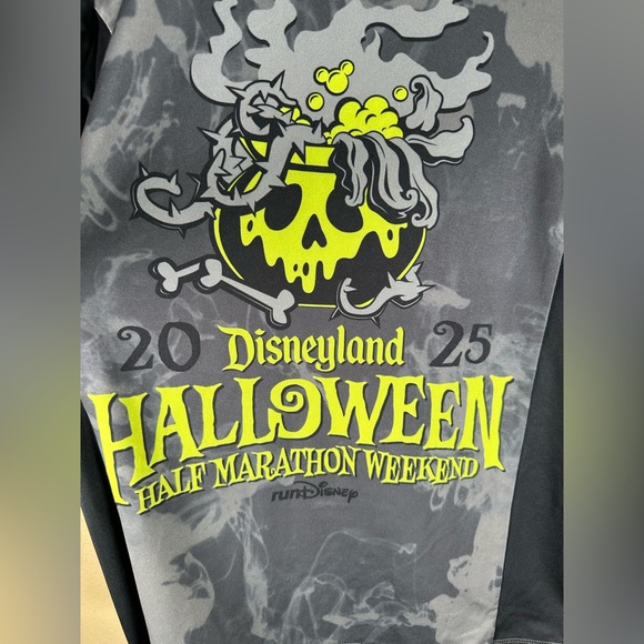 NWT RunDisney 2025 Halloween 1/2 Marathon T-Shirt Unisex - Picture 2 of 4